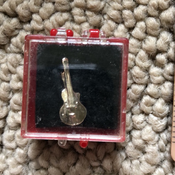 gold tone guitar pin - Picture 9 of 9